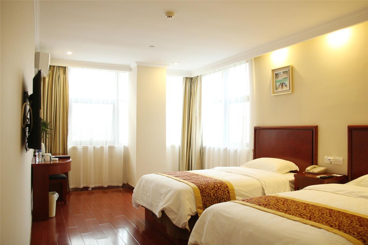 Greentree Fengxian District Nanqiaoxincheng Metro Station Express Hotel 2*